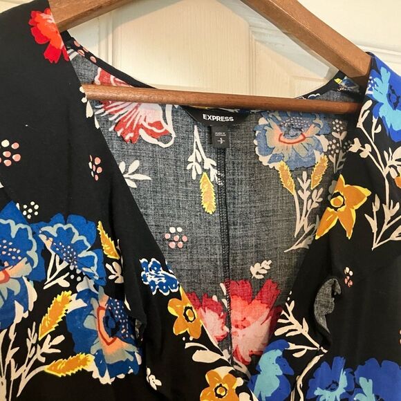 Express mini dress, long sleeve, V-neck, excellent condition, small - Picture 4 of 4